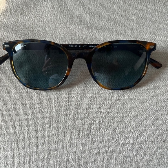 Ray-Ban Tortoise Shell Sunglasses - Picture 5 of 9